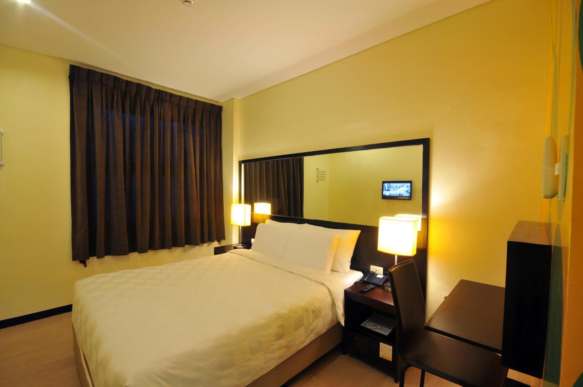 Go Hotels Iloilo Exterior photo