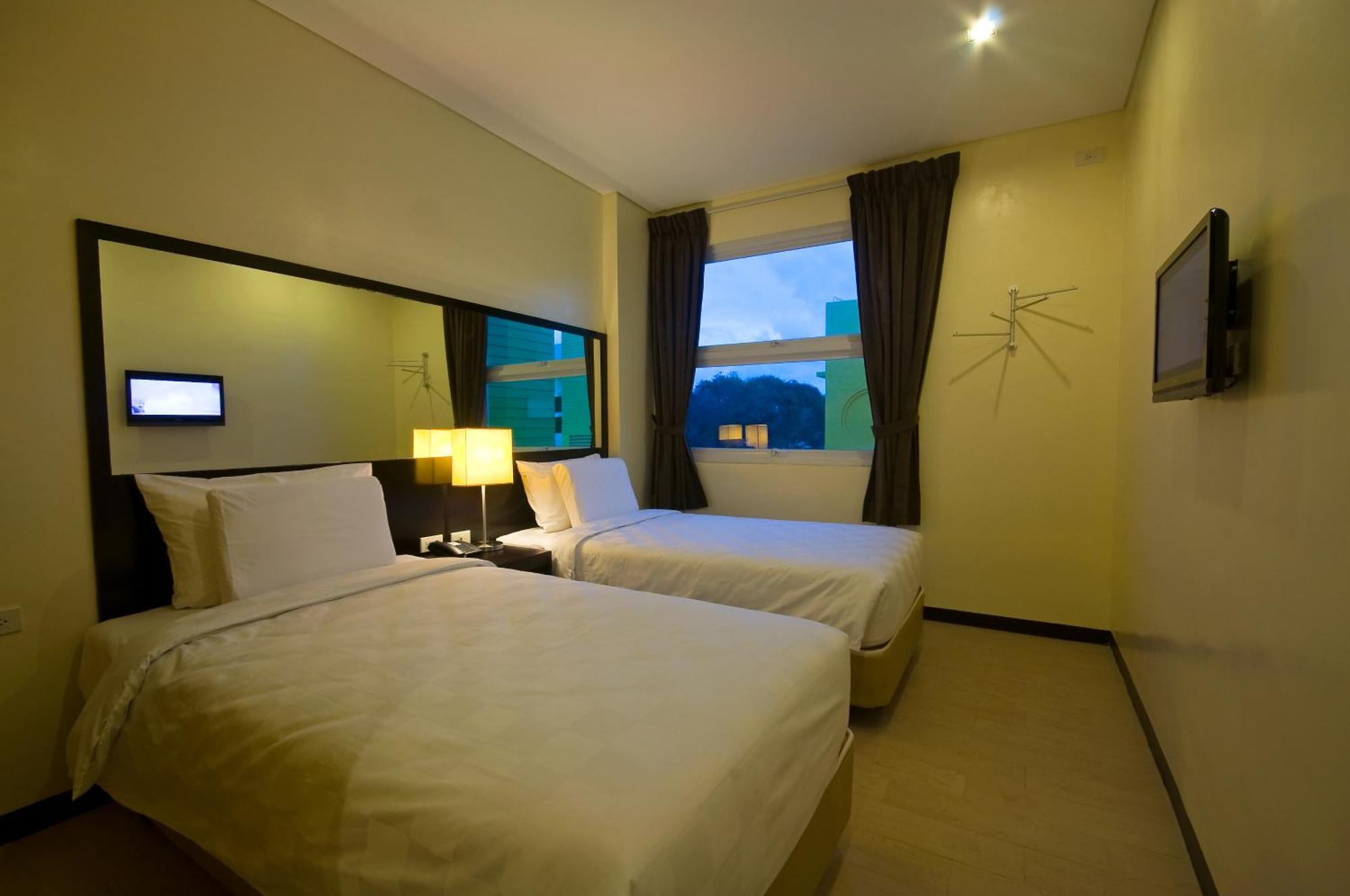 Go Hotels Iloilo Exterior photo