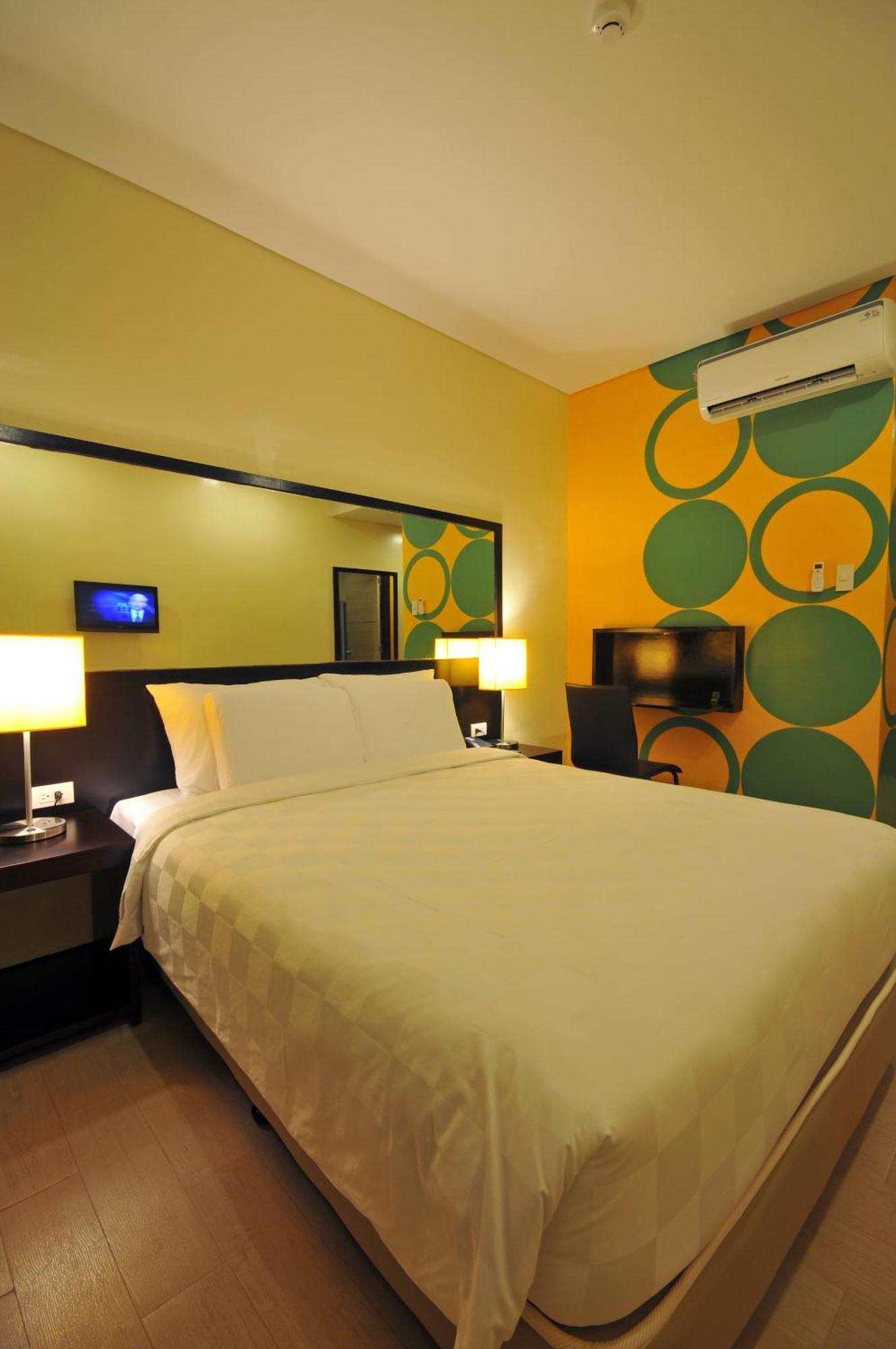 Go Hotels Iloilo Exterior photo