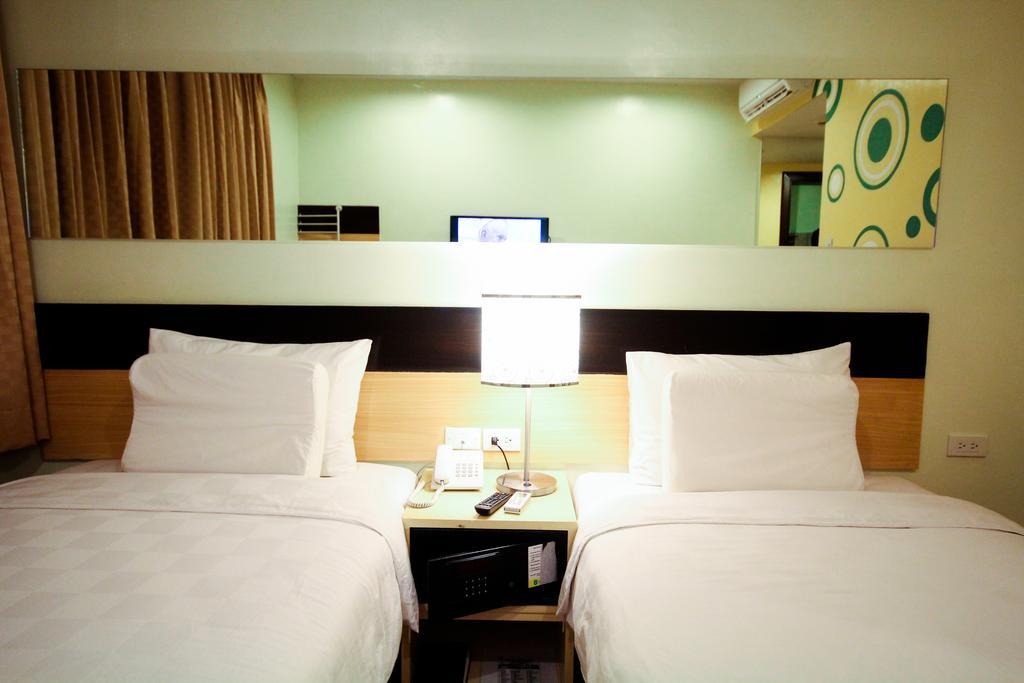 Go Hotels Iloilo Exterior photo