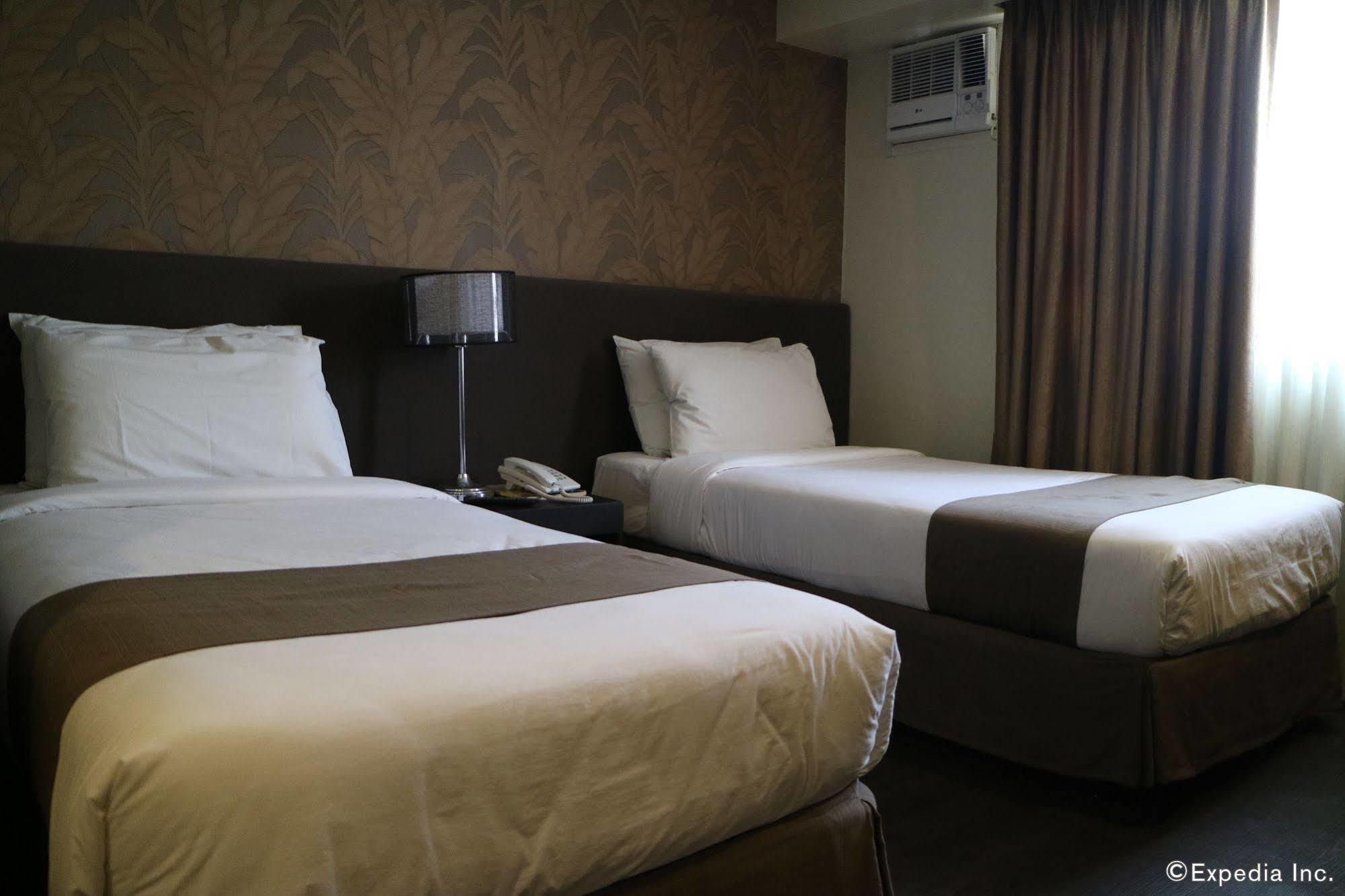 Go Hotels Iloilo Exterior photo