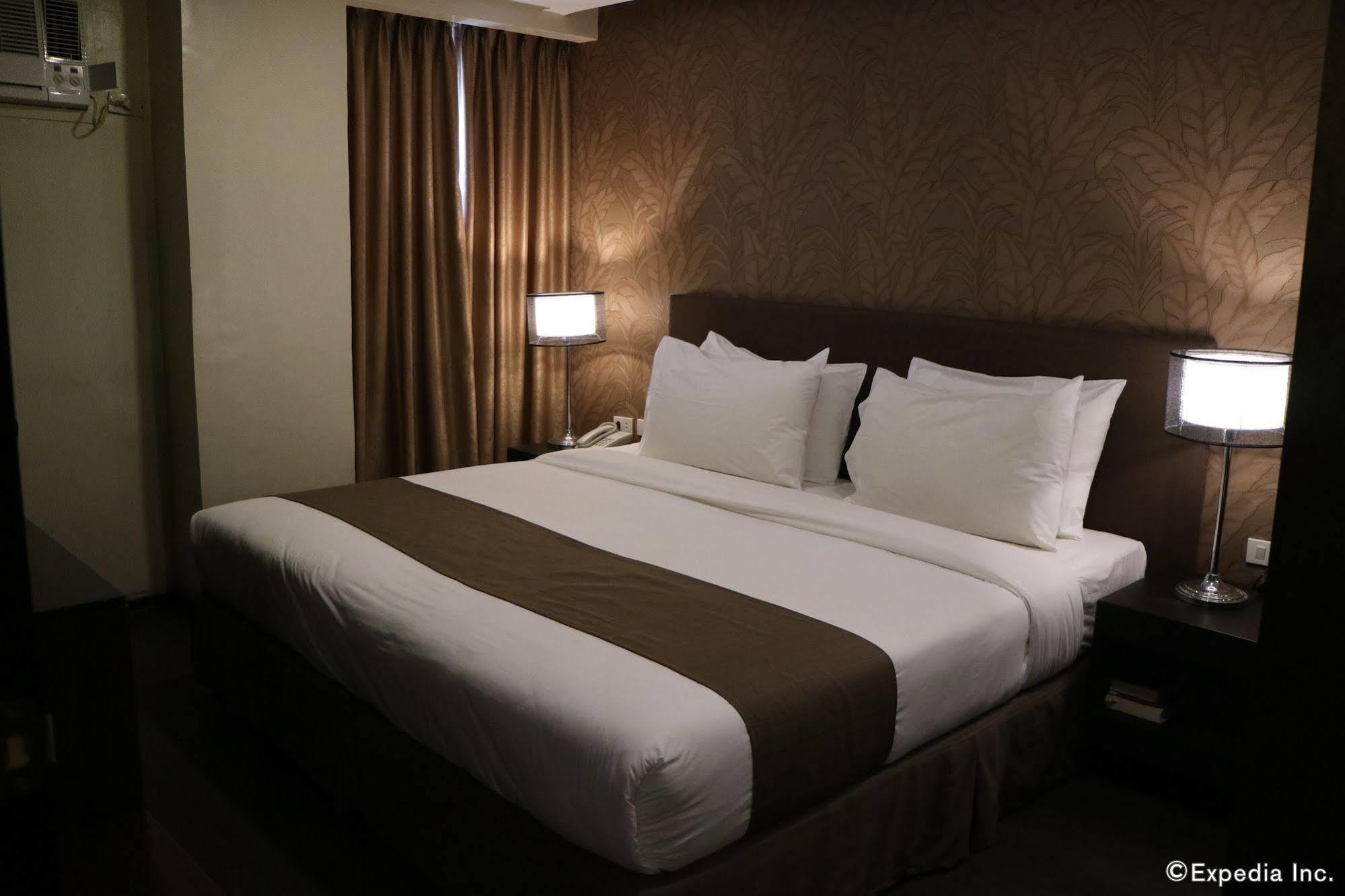 Go Hotels Iloilo Exterior photo