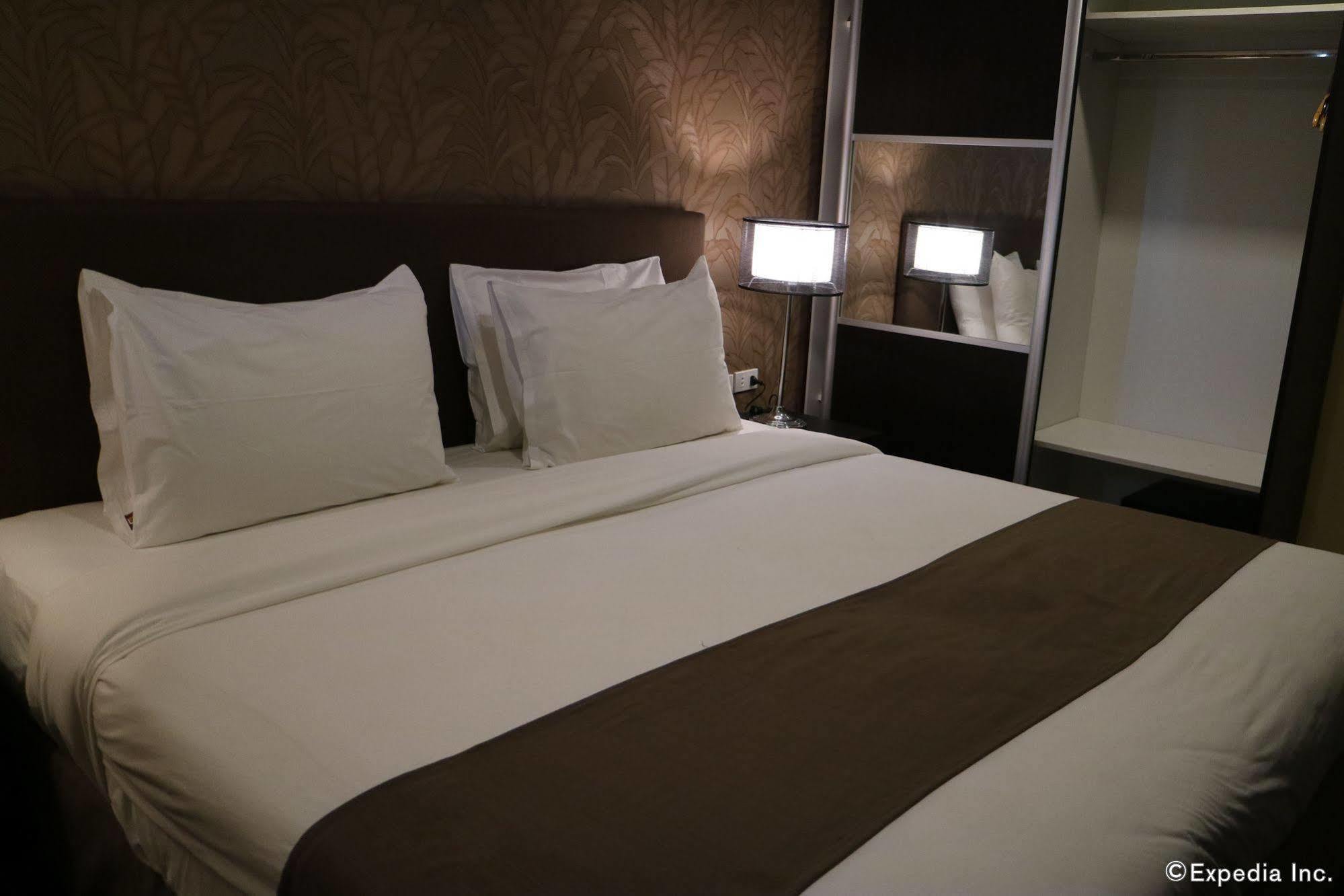 Go Hotels Iloilo Exterior photo
