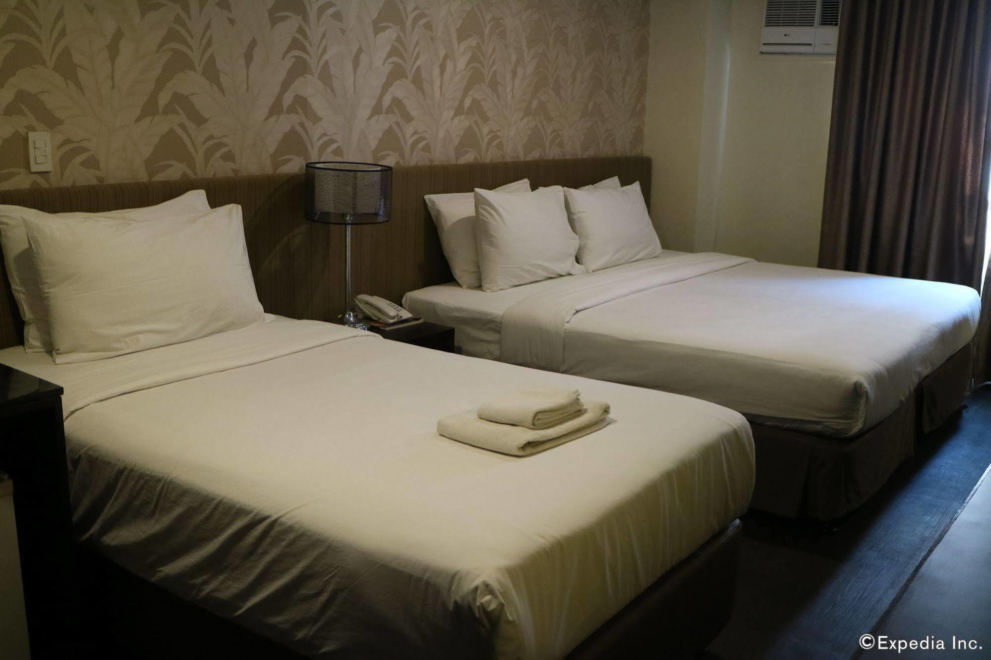 Go Hotels Iloilo Exterior photo